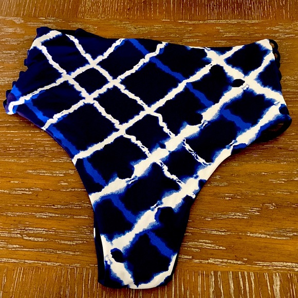 High Rise Cheeky - Picture 2 of 2